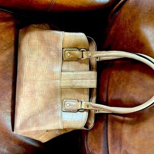 Selling one Liz Clairborne shoulder bag